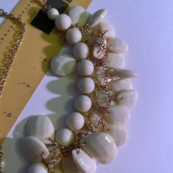Gorgeous ivory colored necklace - Picture 6 of 7